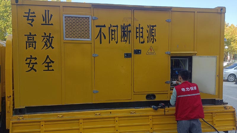 金川柴油发电机组和UPS电源配合使用时，如何避免切换过程中的电力中断？